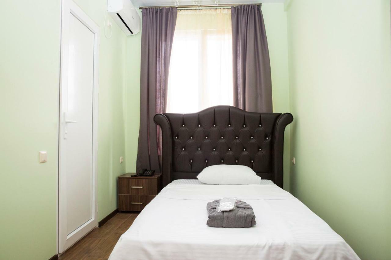 Hotel Maria Batumi Luaran gambar
