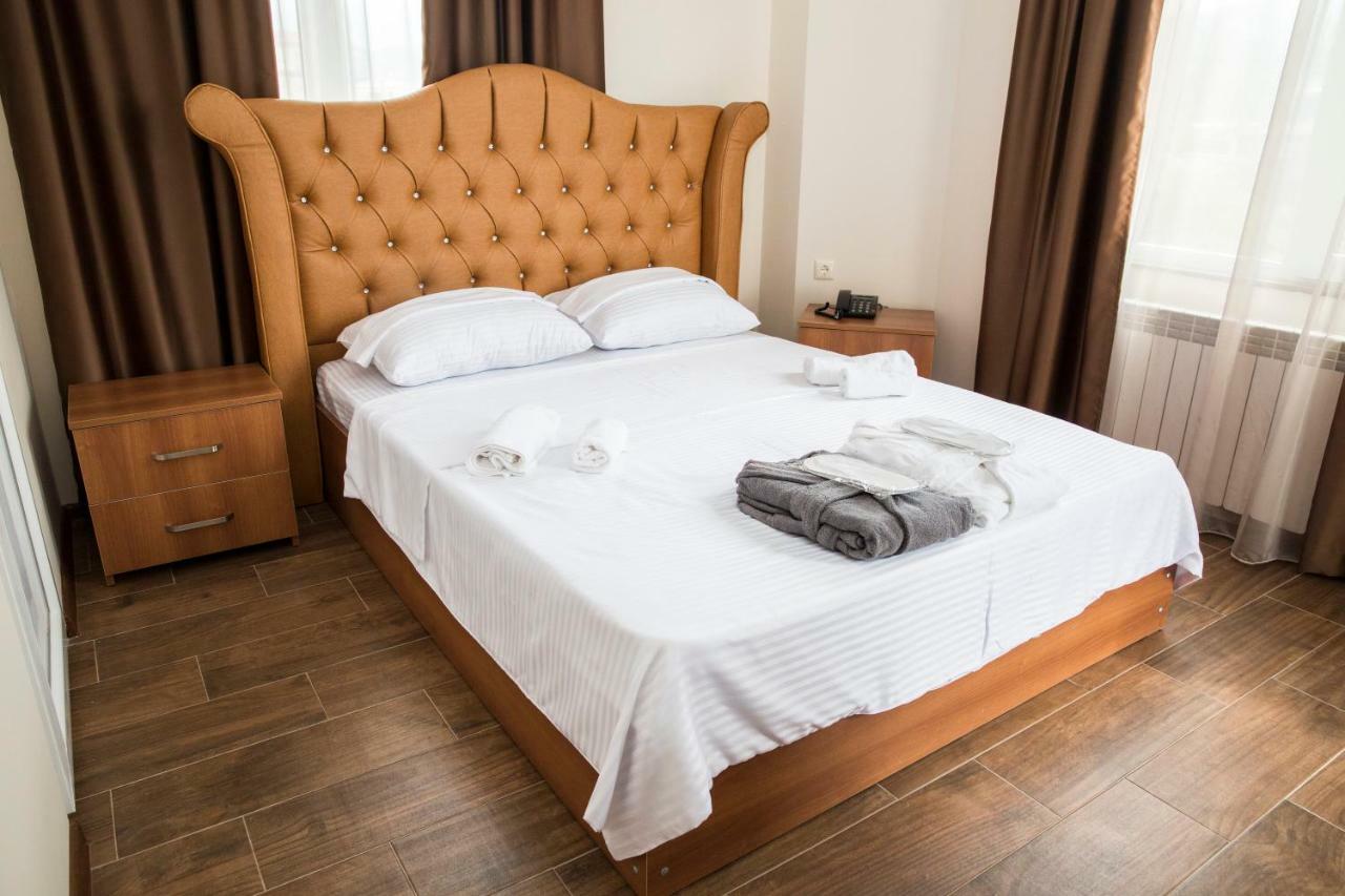 Hotel Maria Batumi Luaran gambar